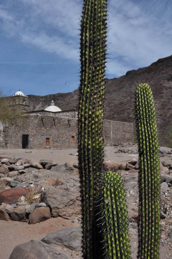 Em pleno deserto, a missão San Francisco Xavier, próxima à Loreto, na Baja California - México